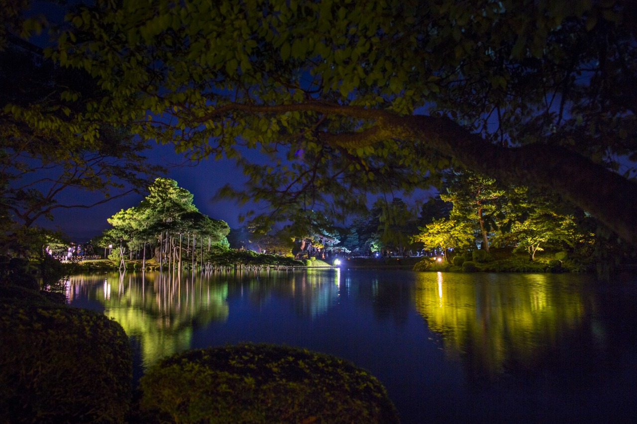 Illuminazione del Castello di Kanazawa e del Giardino Kenr…