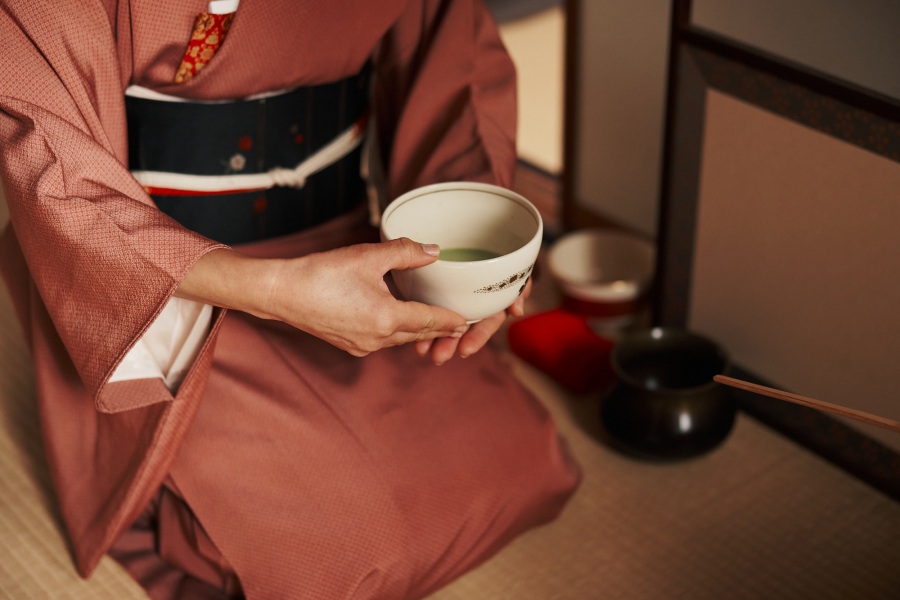 PRACTICING CHADO (THE WAY OF TEA) IN A HISTORIC KANAZAWA MACHIYA