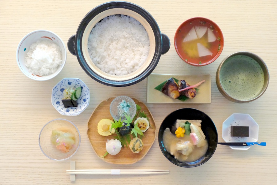 Breakfast in Kanazawa: A slightly luxurious Japanese-style breakfast！