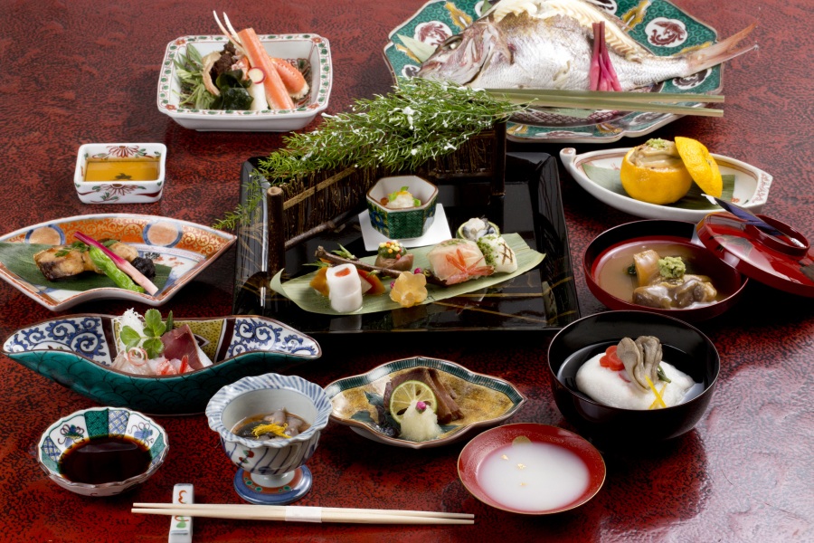 Kaga Cuisine　― A Culinary Tradition Filled with Seasonal Blessings and Aesthetic Sensibility