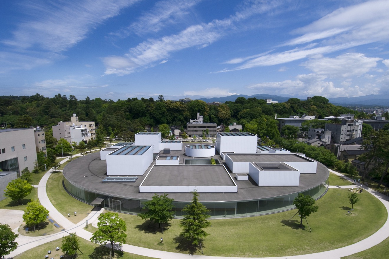 Le Musée d'art contemporain du 21ème siècle de Kanazawa : un lieu pour apprécier l'art dans une atmosphère détendue