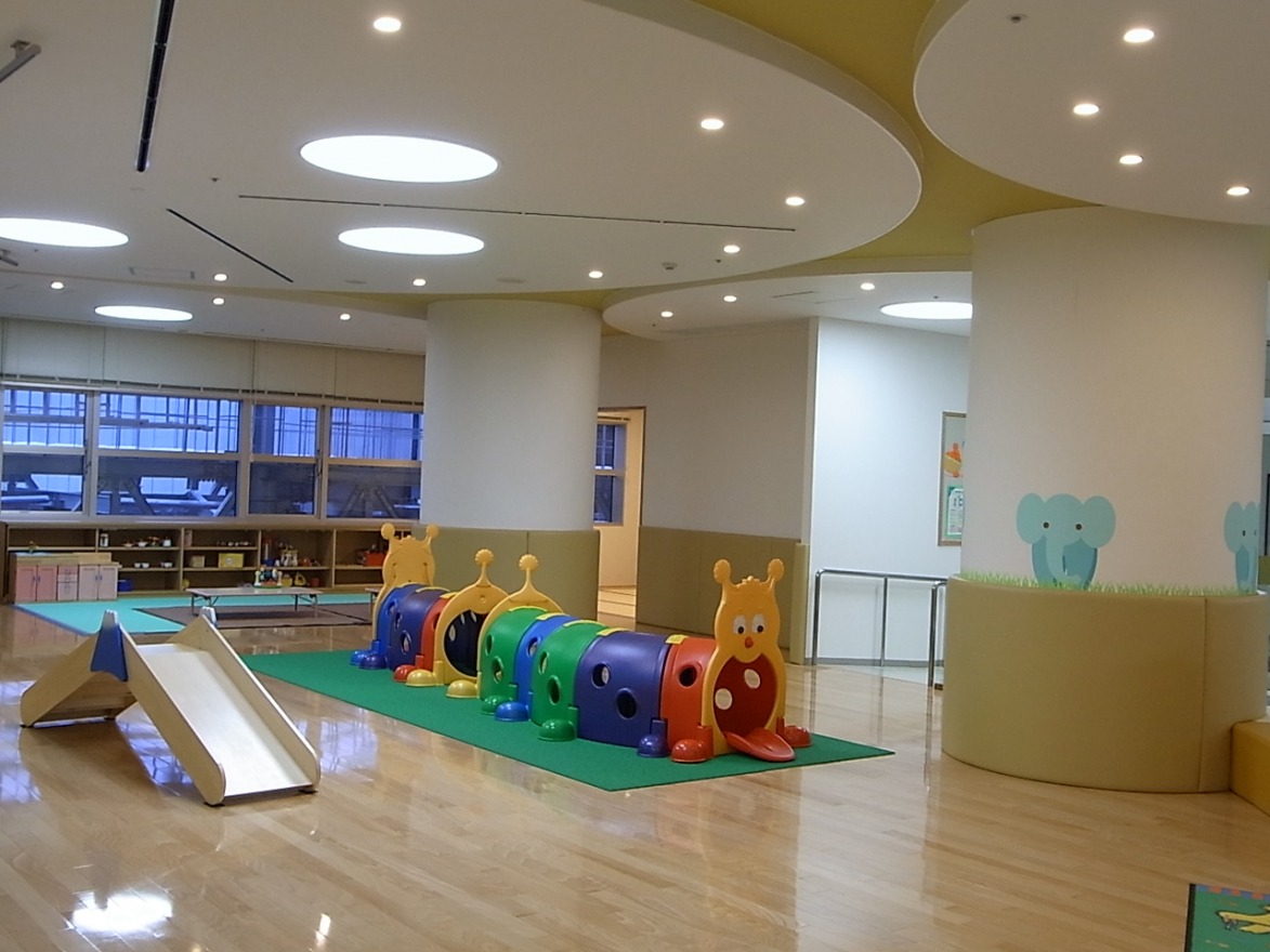 L'espace Éléphant est équipé de jeux pour les bébés et les tout-petits.