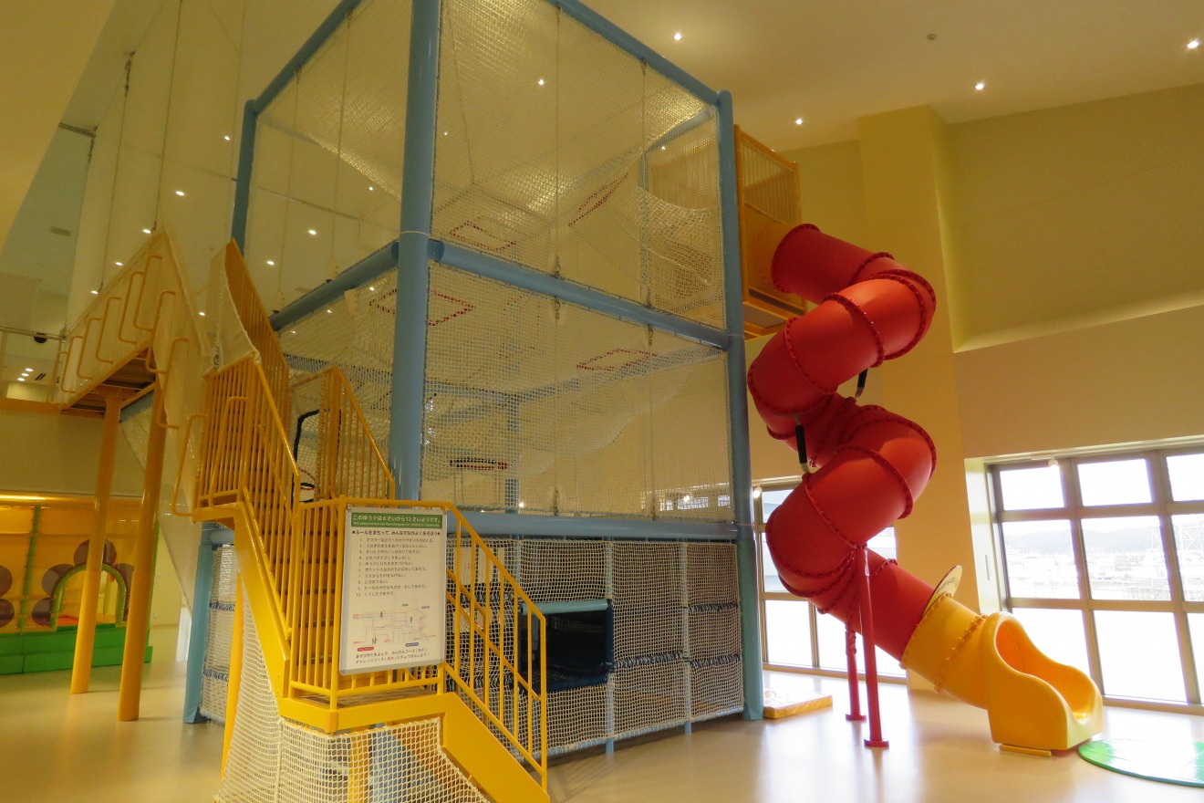 Le parcours d'aventure parents-enfants propose des parcours d'obstacles adaptés à l'âge de votre enfant.