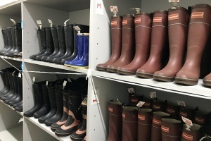 Neige abondante à l’arrivée ? Pas de panique, des bottes de location sont disponibles.