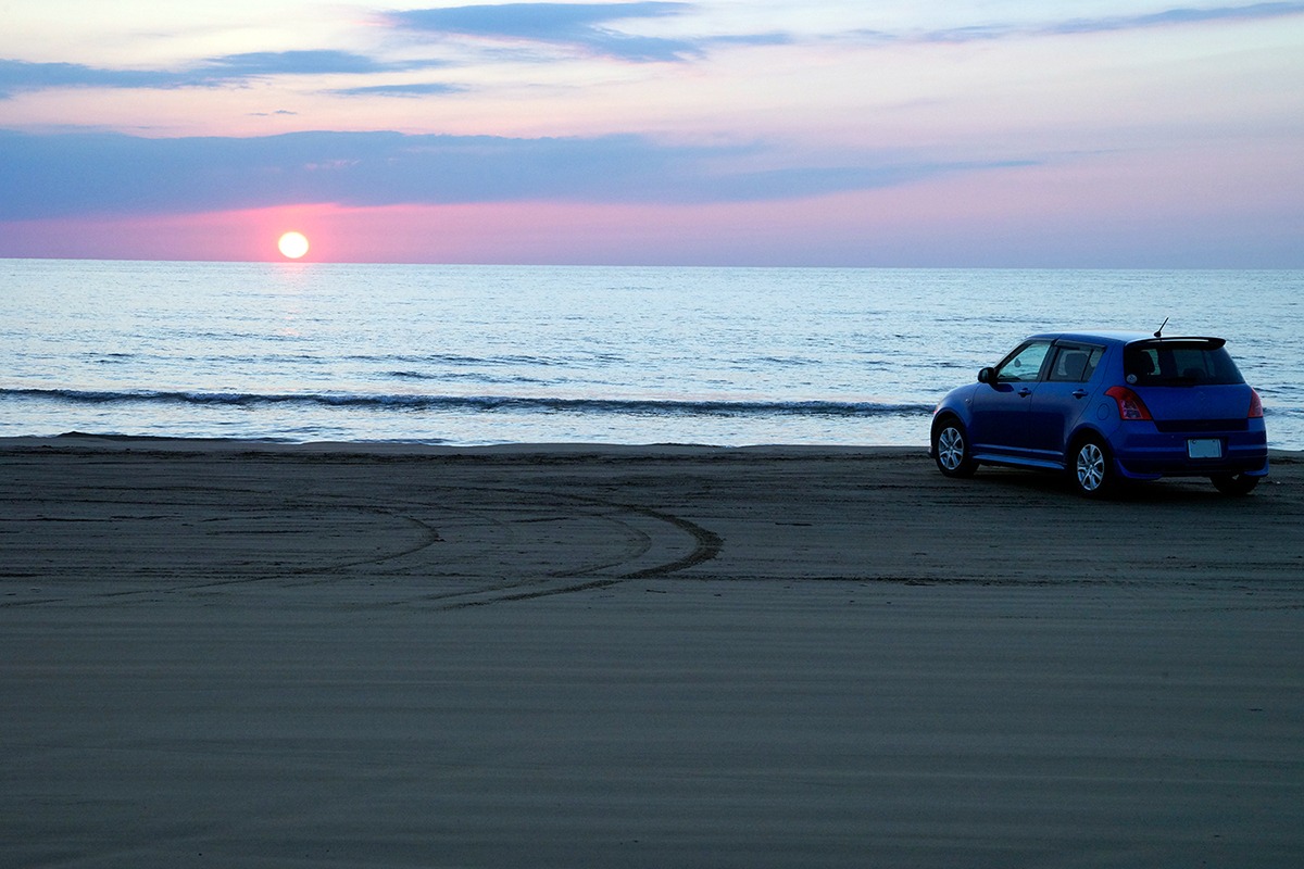 From the Chirihama Nagisa Driveway, enjoy romantic sunset views as the sun into the water, Hakui City/Hodatsushimizu Town