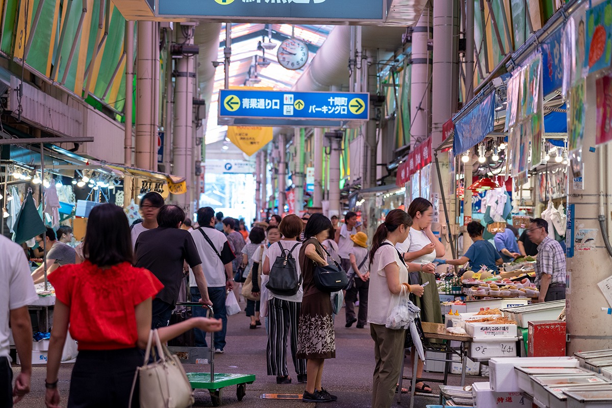 Omicho Market filled with shoppers