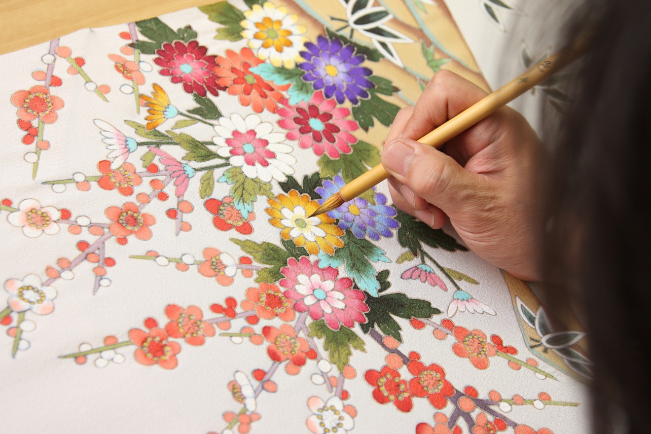 Kaga yuzen silk dying