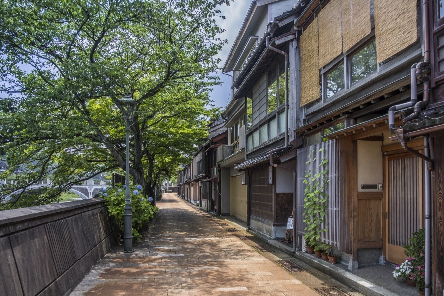 Charming Kazuemachi Chaya District on the banks of the Asano River