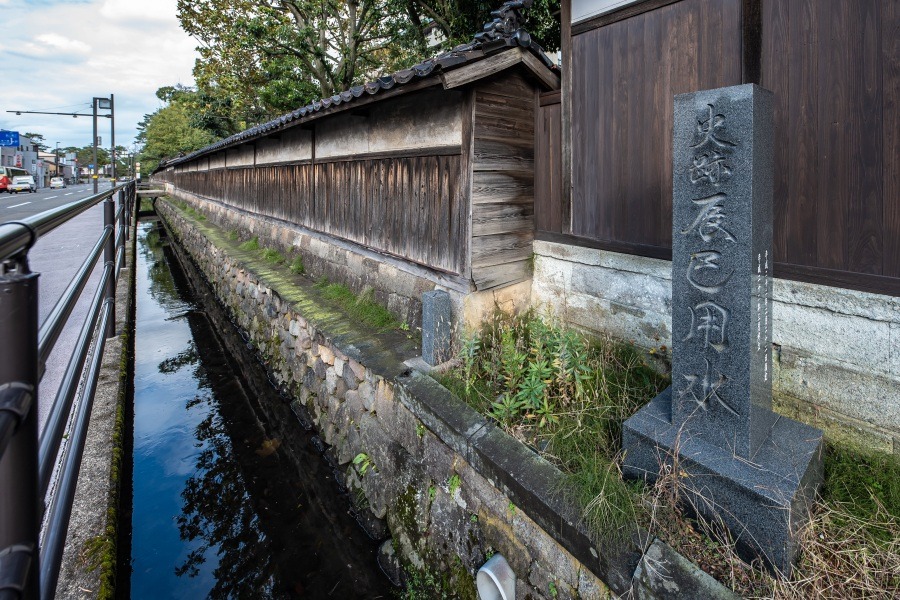 Tatsumi Canal flows through the city