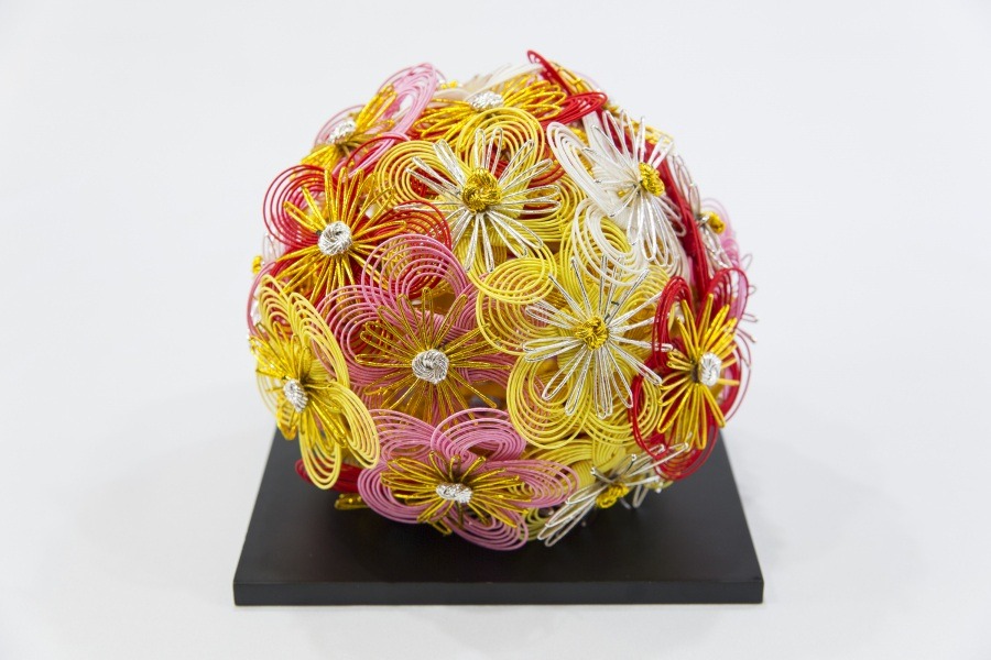 Elegant Kaga mizuhiki knotmaking