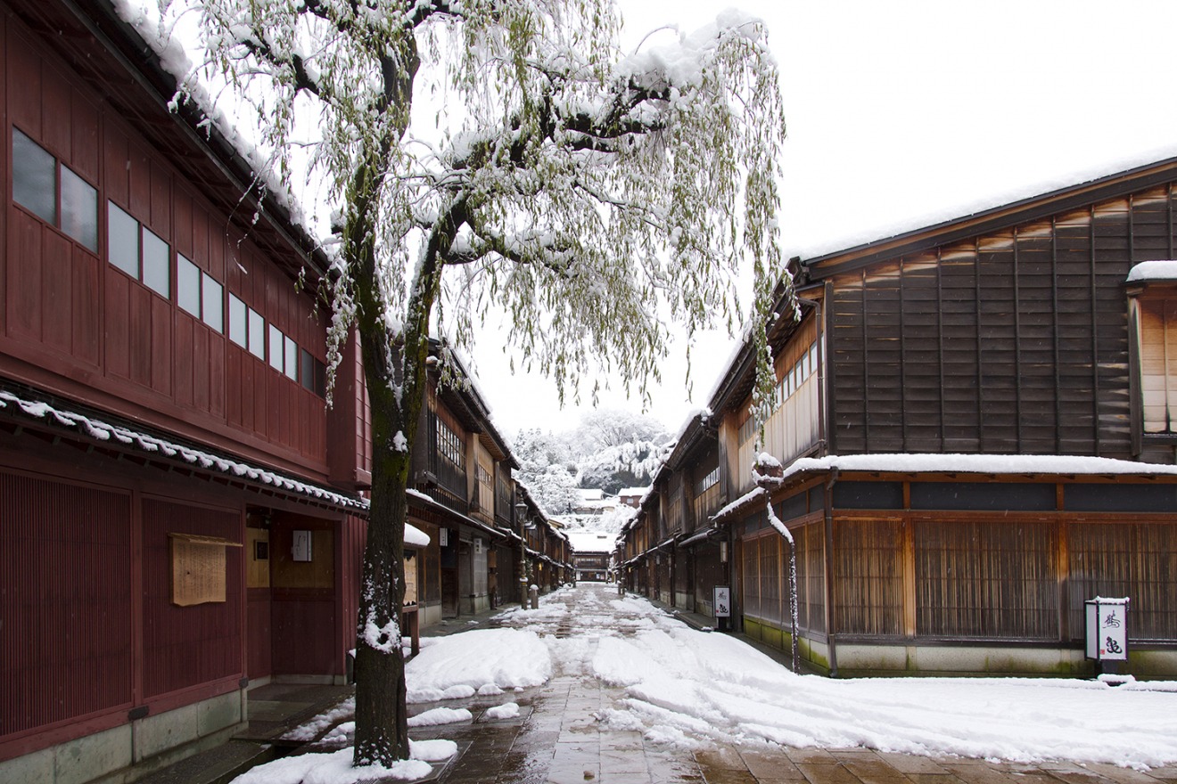 The snowy scenery is also beautiful