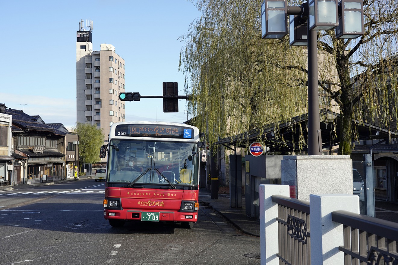 The nearest bus stop to Higashi Chaya District is “Hashiba-cho Bus Stop”
