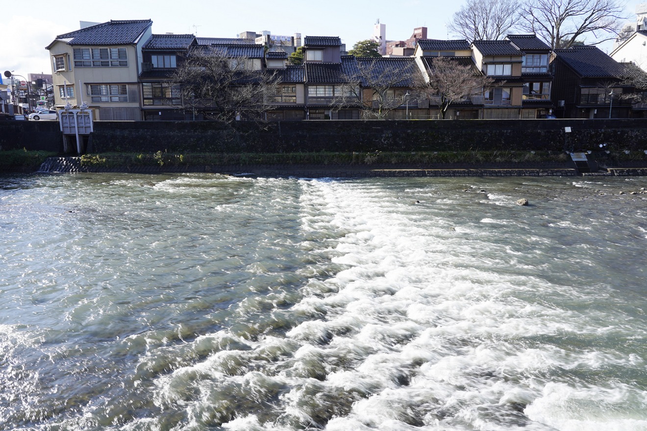 “Across from Kazue-machi”