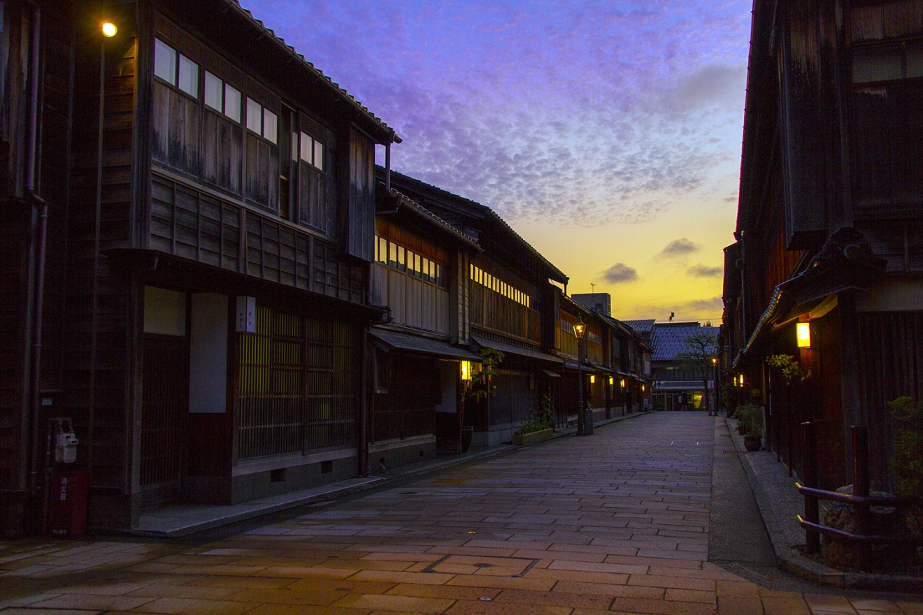 Higashi Chaya District at Dusk