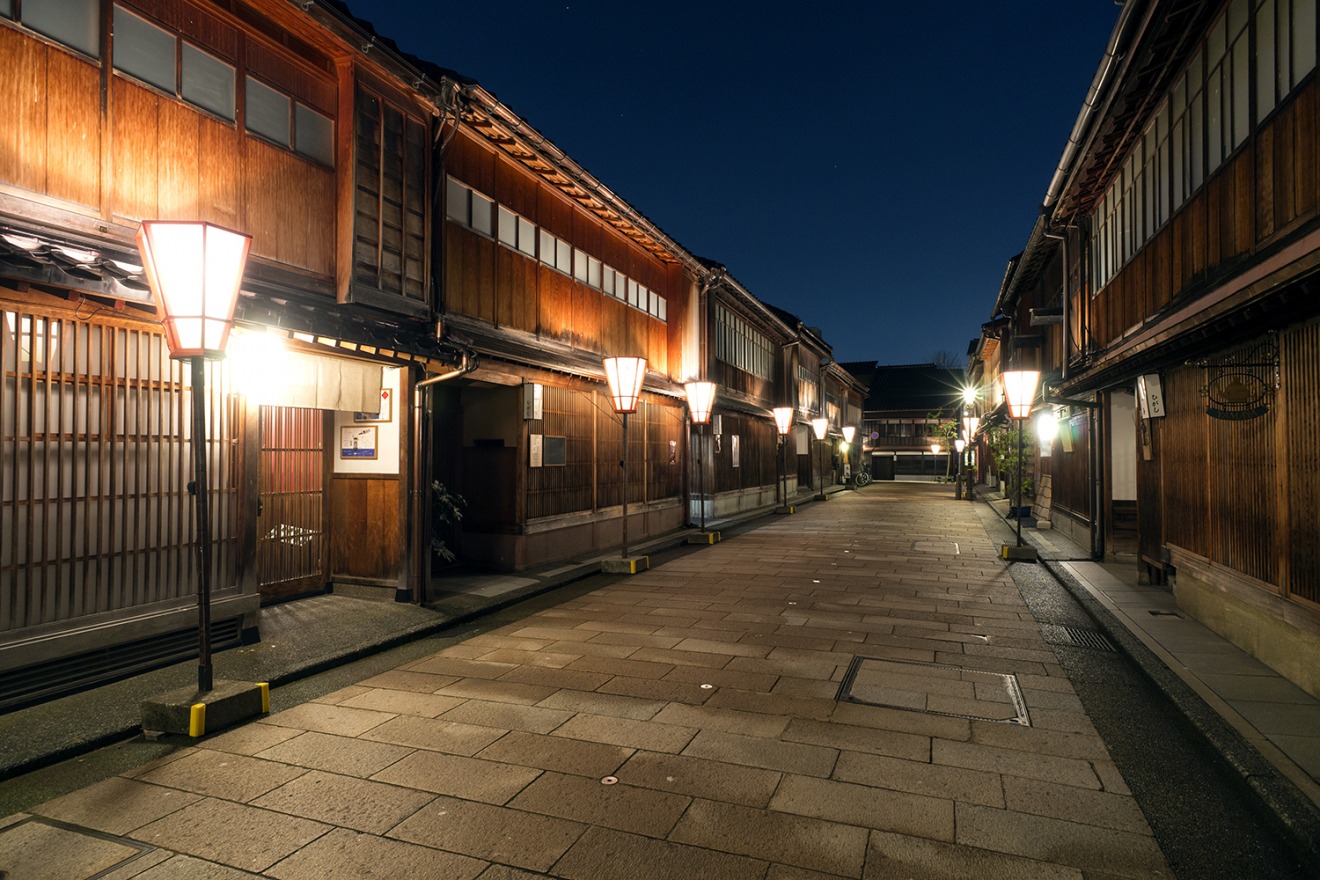 Higashi Chaya District at night (with lanterns lit during cherry blossom season)