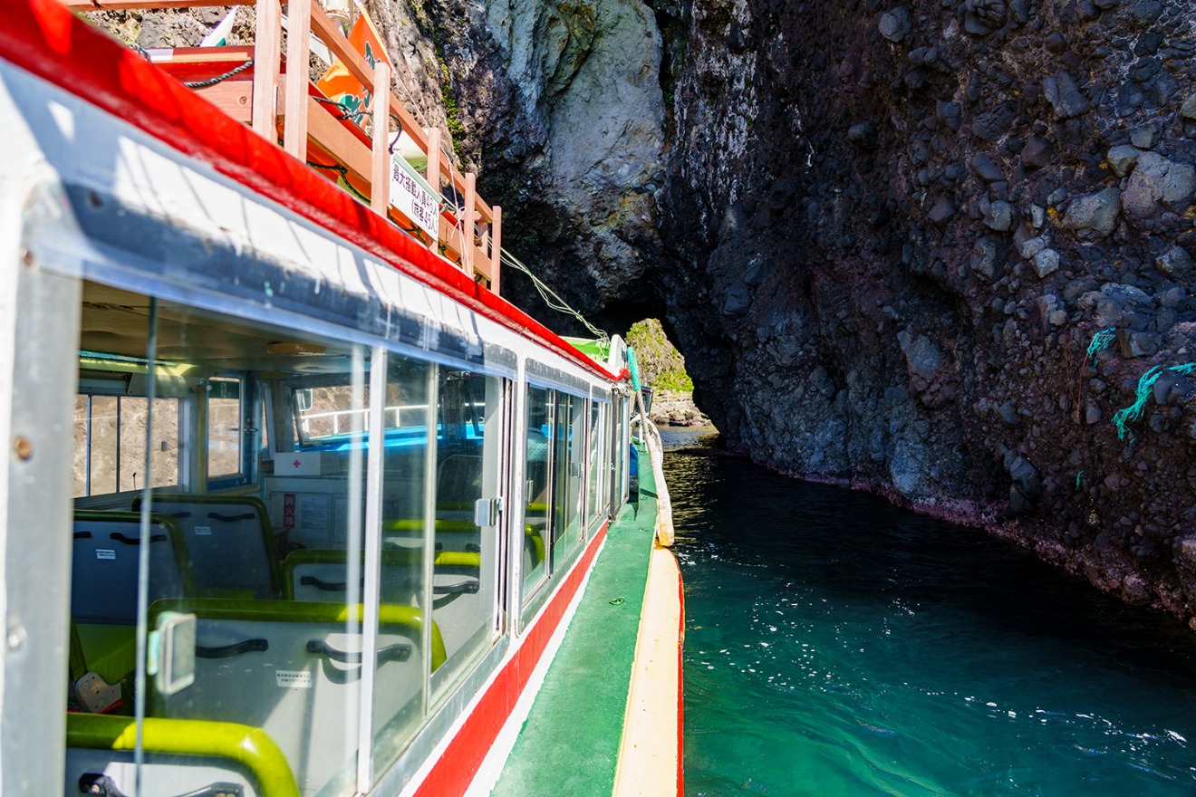 Noto Kongo Sightseeing Boat Cruise