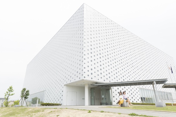 Kanazawa Umimirai Library