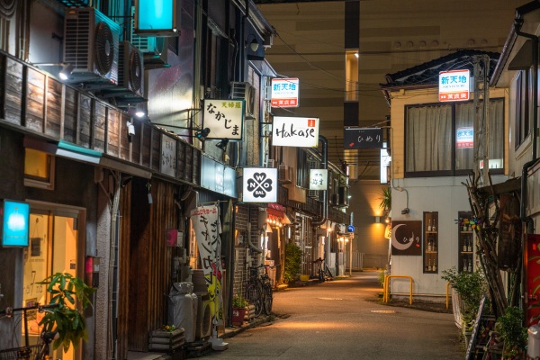 Faire la tournée des bars du centre-ville de Kanazawa