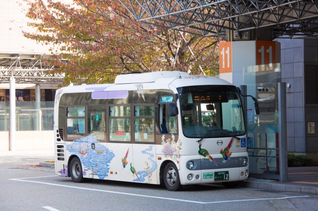 Kanazawa flat bus