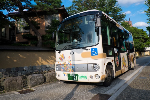 Kanazawa flat bus