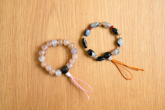 城端別院善徳寺で腕輪念珠づくり