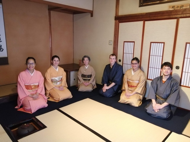 Tea ceremony  with  Japanese traditional kimono.  Experience the core of Japanese traditional culture in the heart of  one of Kanazawa’s most picturesque historical districts!