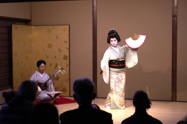 You can also choose the Kanazawa Geisha (Geiko) Experience and Kaiseki Dining Special Plan as an optional add-on.