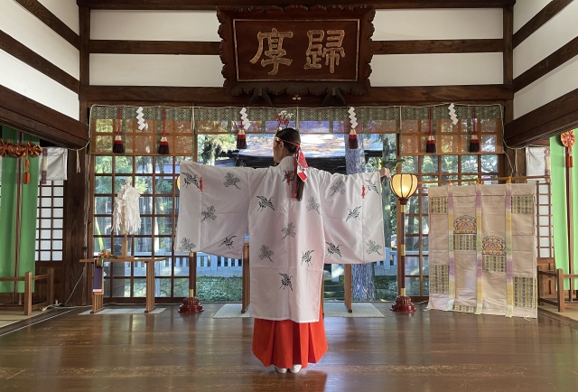 offering of ritual dance and music by Miko