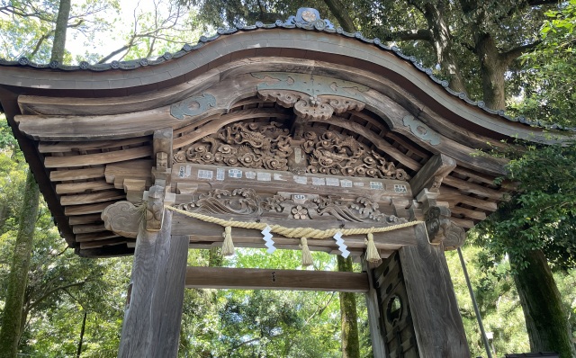 the east gate "Higashi-Shin-mon"