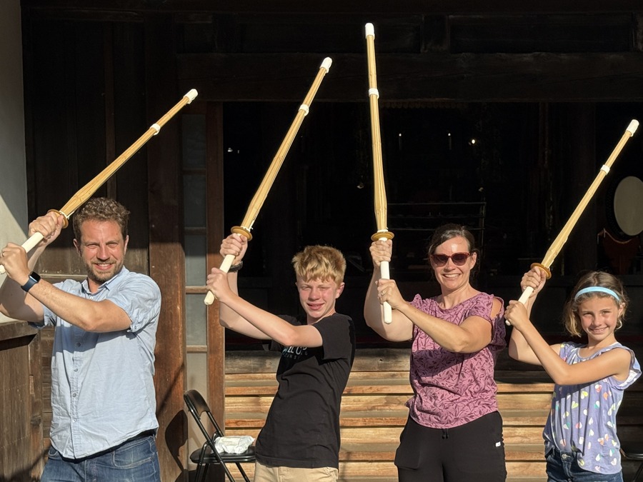 Experience the spirit of the samurai at a temple in Kanaza…