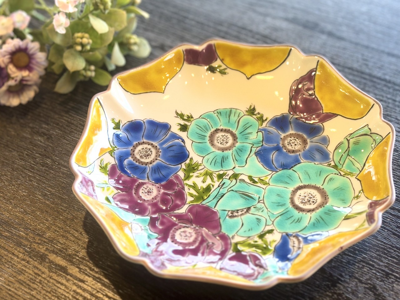 【Near Kenrokuen Garden】Create Your Own Kutani Ware Maste…