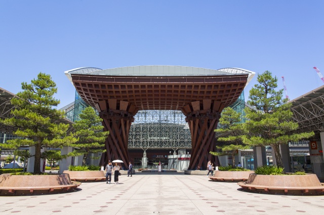 Il portale Tsuzumi-mon e la cupola Motenashi